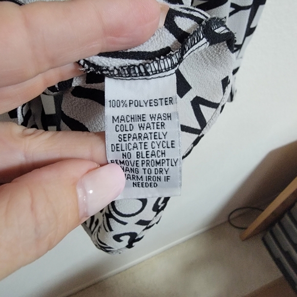 Mishca Button Front Roll Tab Sleeve Paris London New York Blouse - Picture 3 of 4